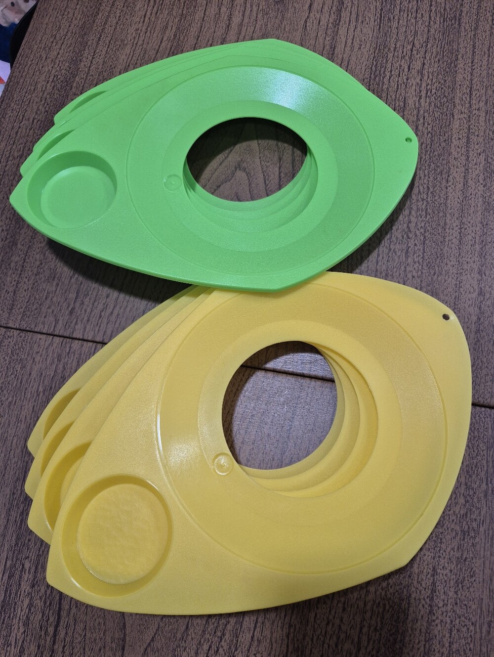 Set Of 8 Vintage Wilpak Plastic Paper Plate Holders With Built In Cup Holder
